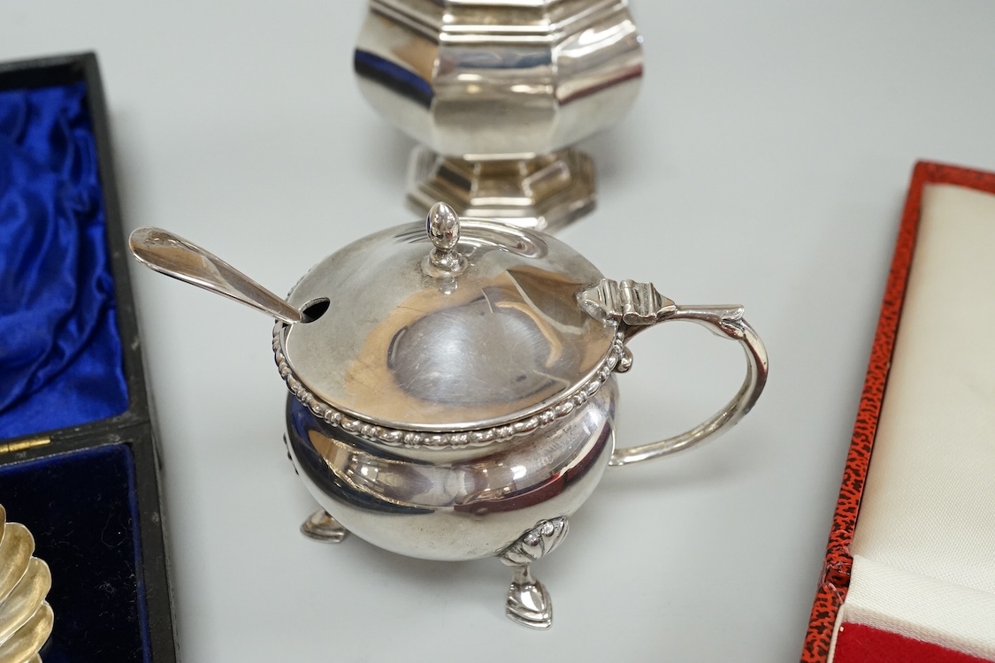 A group of small silver to include a cased modern silver butter shell and knife by Francis Howard Ltd, Sheffield, 1988, a cased set of four late Victorian silver shell salts with four associated plated spoons, a late 196